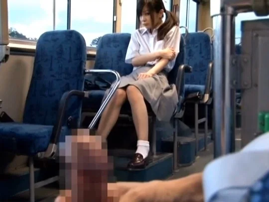 チンポ 露出 バスで女子校生に男性器・勃起・オナニー見せる露出狂は足フェチ - CFNMコウと露出とCMNF