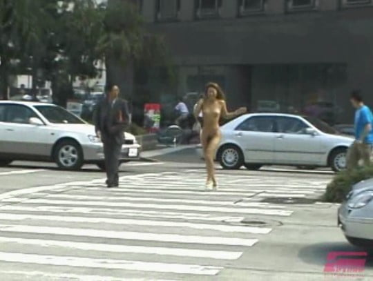 日本のギャルの野外露出ビデオ!着衣露出・路上着替え・放尿アリサンプル53