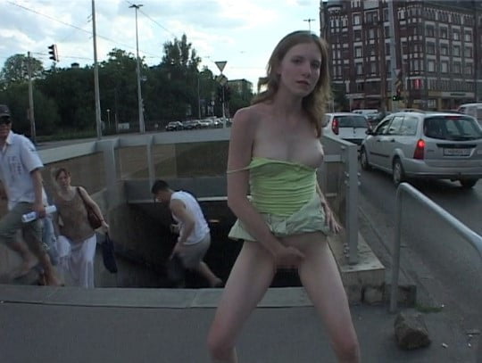 野外露出ビデオ【SG】の最終兵器「ナターシャ」の紹介４サンプル３１