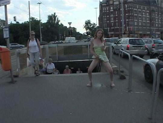 野外露出ビデオ【SG】の最終兵器「ナターシャ」の紹介４サンプル３８